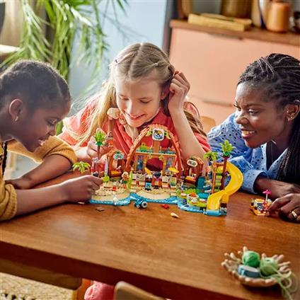 42673 Lego Friends Tatil Köyü 1140 Parça +8 Yaş