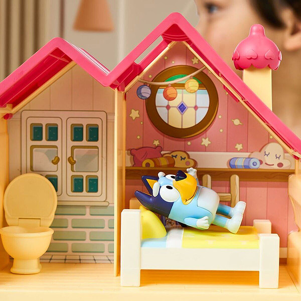 Bluey 17614 Bluey Mini Ev Ve Figür Oyun Seti