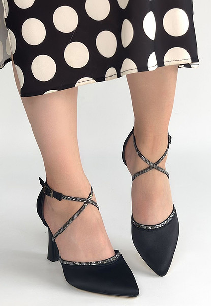 Kanji Siyah Saten Topuklu Ayakkabı