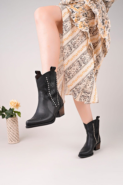 Matin Siyah Cilt Topuklu Bot