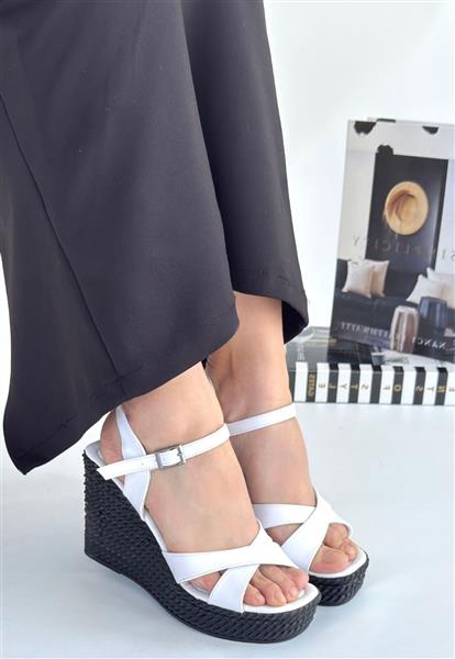 Minna Beyaz Cilt Dolgu Topuk Sandalet