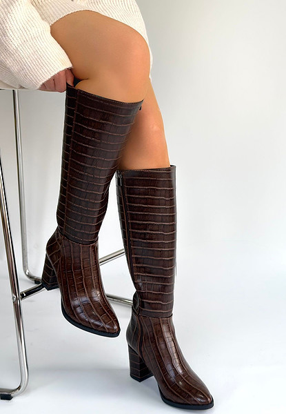 Morena Acı Kahve Desenli Rugan Topuklu Çizme