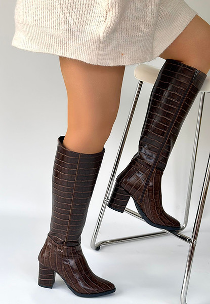 Morena Acı Kahve Desenli Rugan Topuklu Çizme