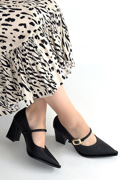 Nıvra Siyah Cilt Topuklu Ayakkabı