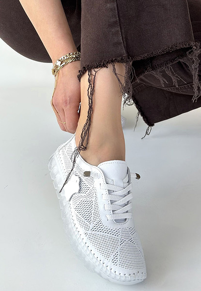 Omma Beyaz Deri Lazerli Bağcıklı Spor Ayakkabı