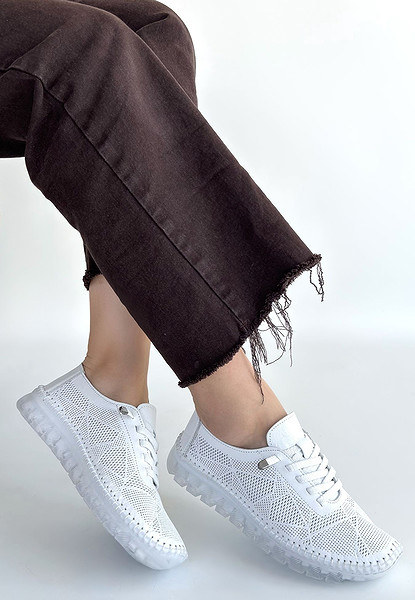 Omma Beyaz Deri Lazerli Bağcıklı Spor Ayakkabı