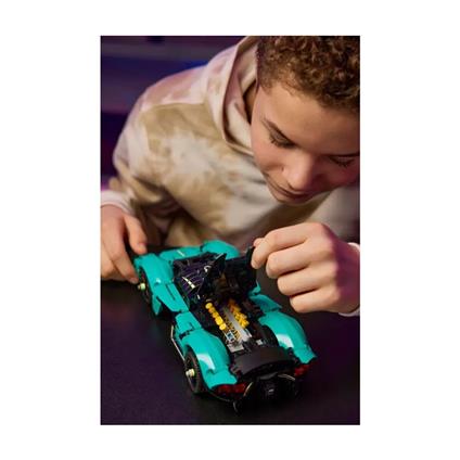 42208 Lego Technic Aston Martin Valkyrie 707 Parça +9 Yaş