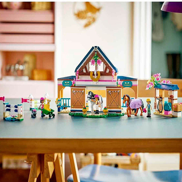 42688 Lego Friends Binicilik Akademisi 735 Parça +7 Yaş
