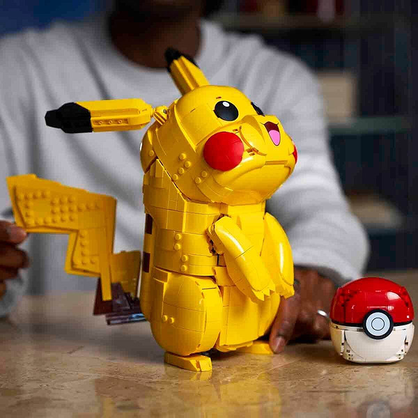 72152 Lego Pokémon Pikachu Ve Poké Topu 2050 Parça +18 Yaş