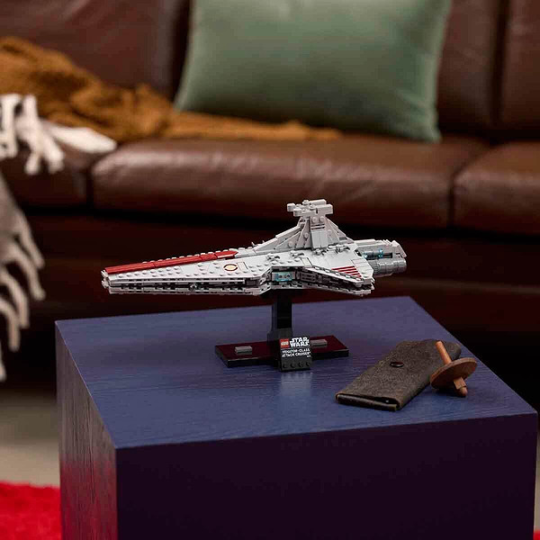 75441 Lego Star Wars Venator-Class Attack Cruiser 643 Parça +18 Yaş