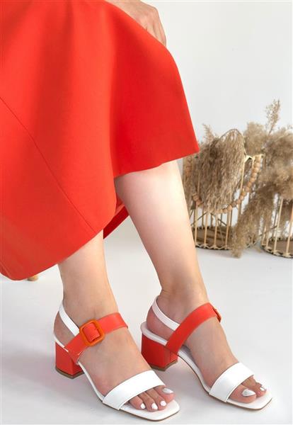 Year Beyaz Cilt Turuncu Detaylı Topuklu Ayakkabı